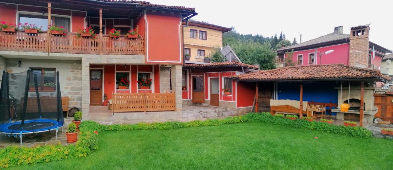 Hotel Радкината Къща Koprivshtitsa Esterno foto
