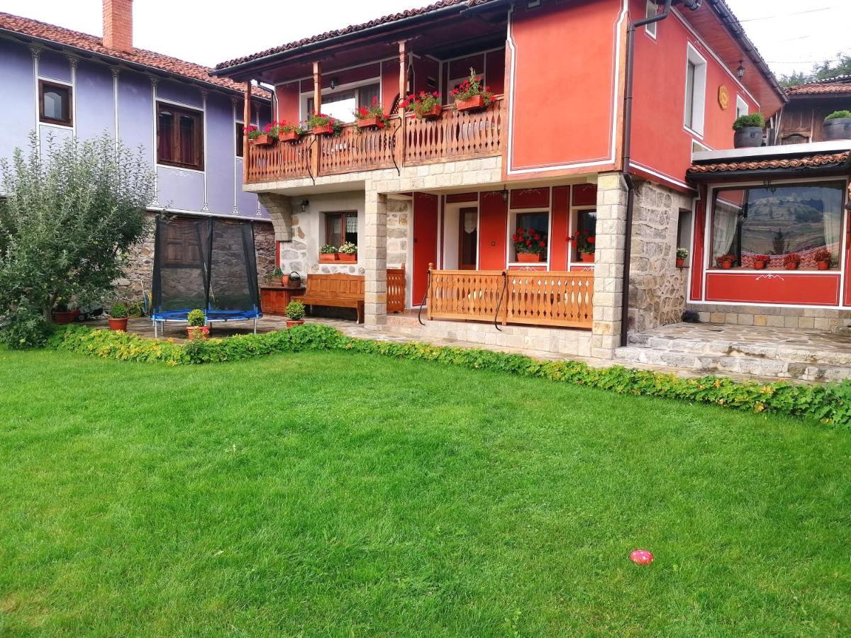 Hotel Радкината Къща Koprivshtitsa Esterno foto