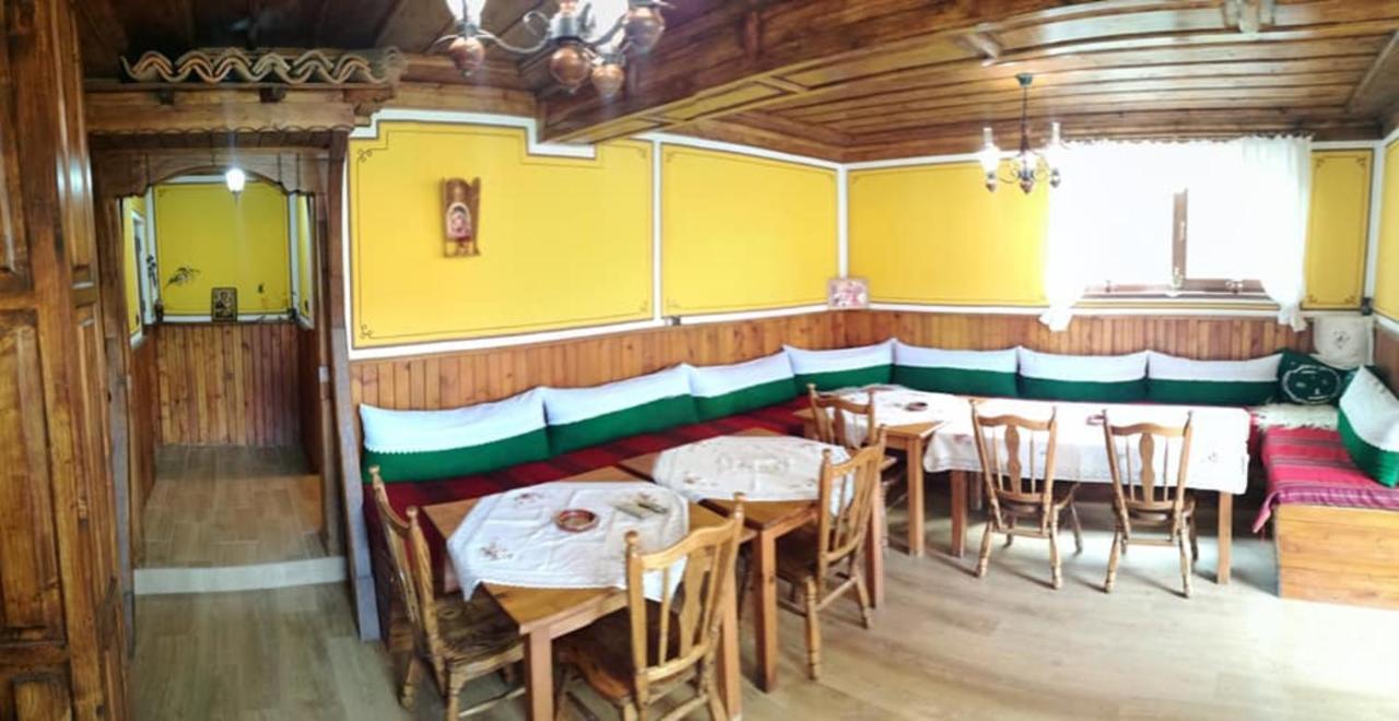 Hotel Радкината Къща Koprivshtitsa Esterno foto