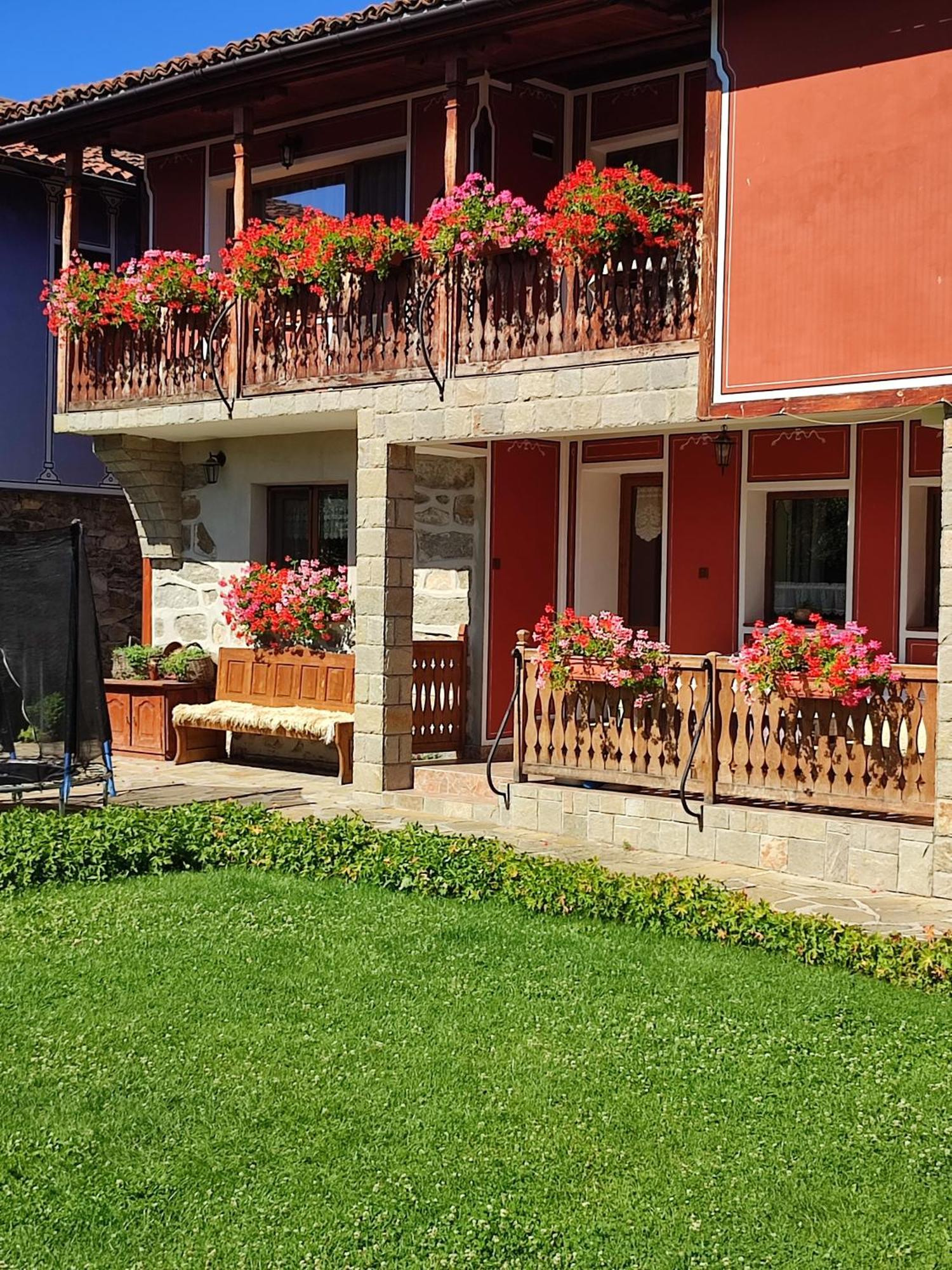 Hotel Радкината Къща Koprivshtitsa Esterno foto