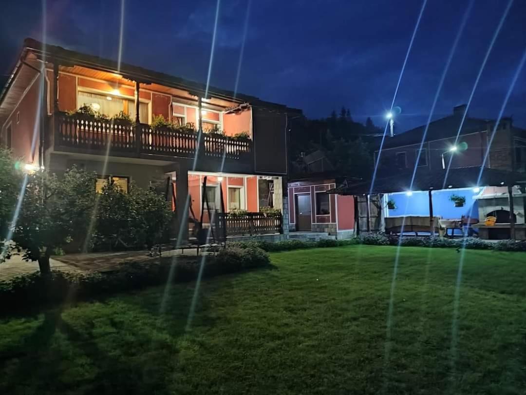 Hotel Радкината Къща Koprivshtitsa Esterno foto